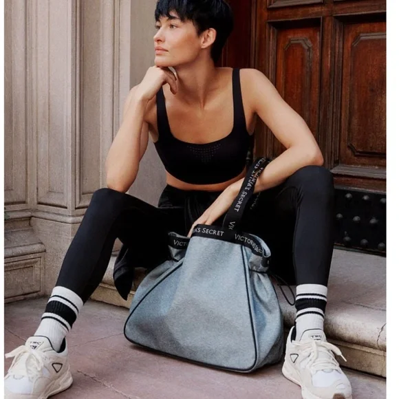 *FINAL CLEARANCE PRICE* LAST ONE! NWT Victoria's Secret Large Sport Cinch Tote - Picture 2 of 4